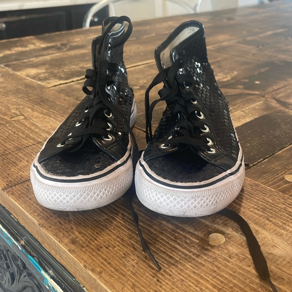 Women’s Size 7 sequence high top hip hop shoes